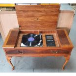 A GARRARD SP25 MK 1V DYNATRON RECORD PLAYER IN FITTED WOODED TABLE FITTING, The table measures 97 cm