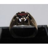9ct yellow gold solitaire garnet ring Approx 5.7 grams gross, size R