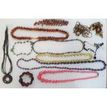 Collection of ladies vintage costume jewellery (lot)