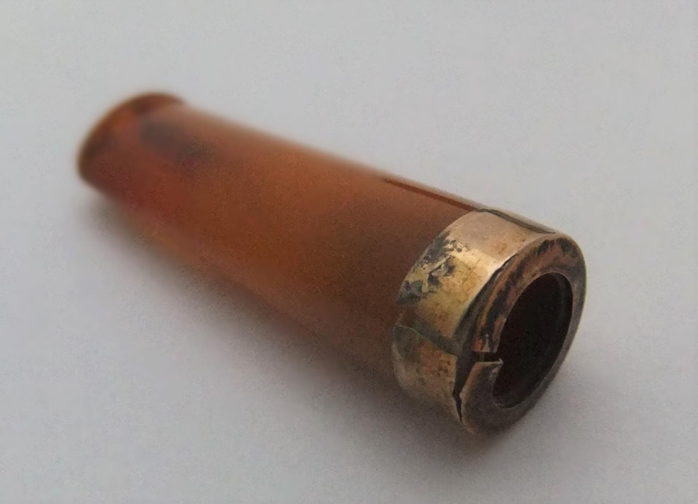 Late Victorian cased, 9ct gold tipped, amber cheroot holder, 5cm in length - Image 3 of 4