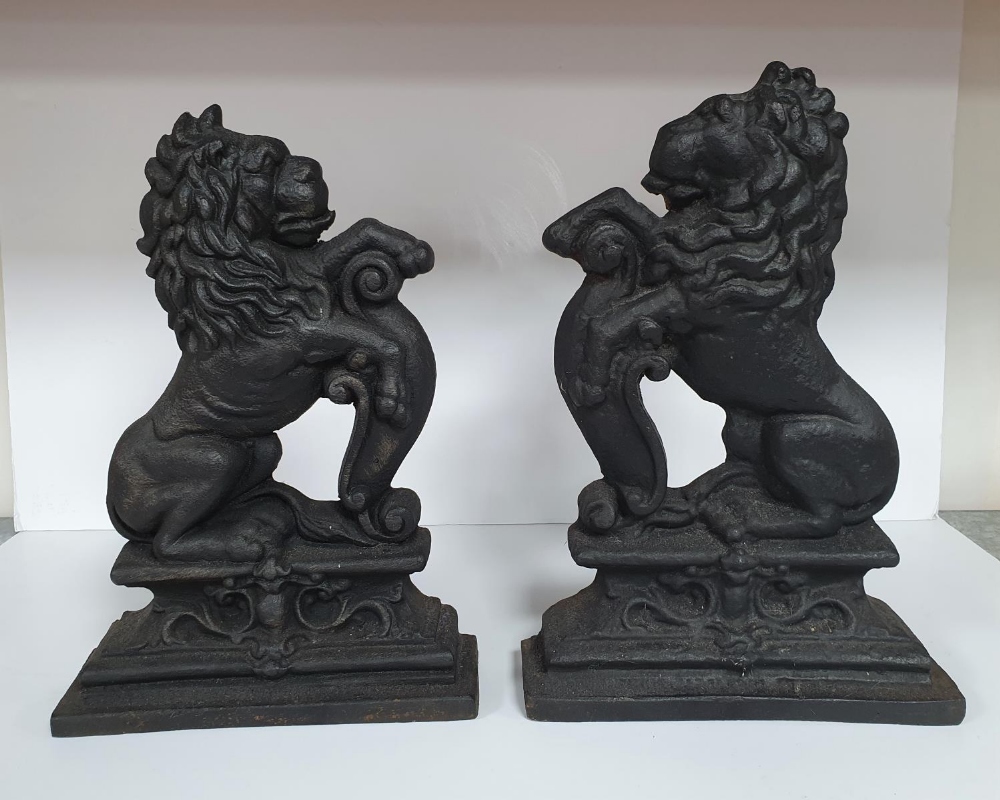 Pair of good quality cast iron door stops in the form of Lions (2)