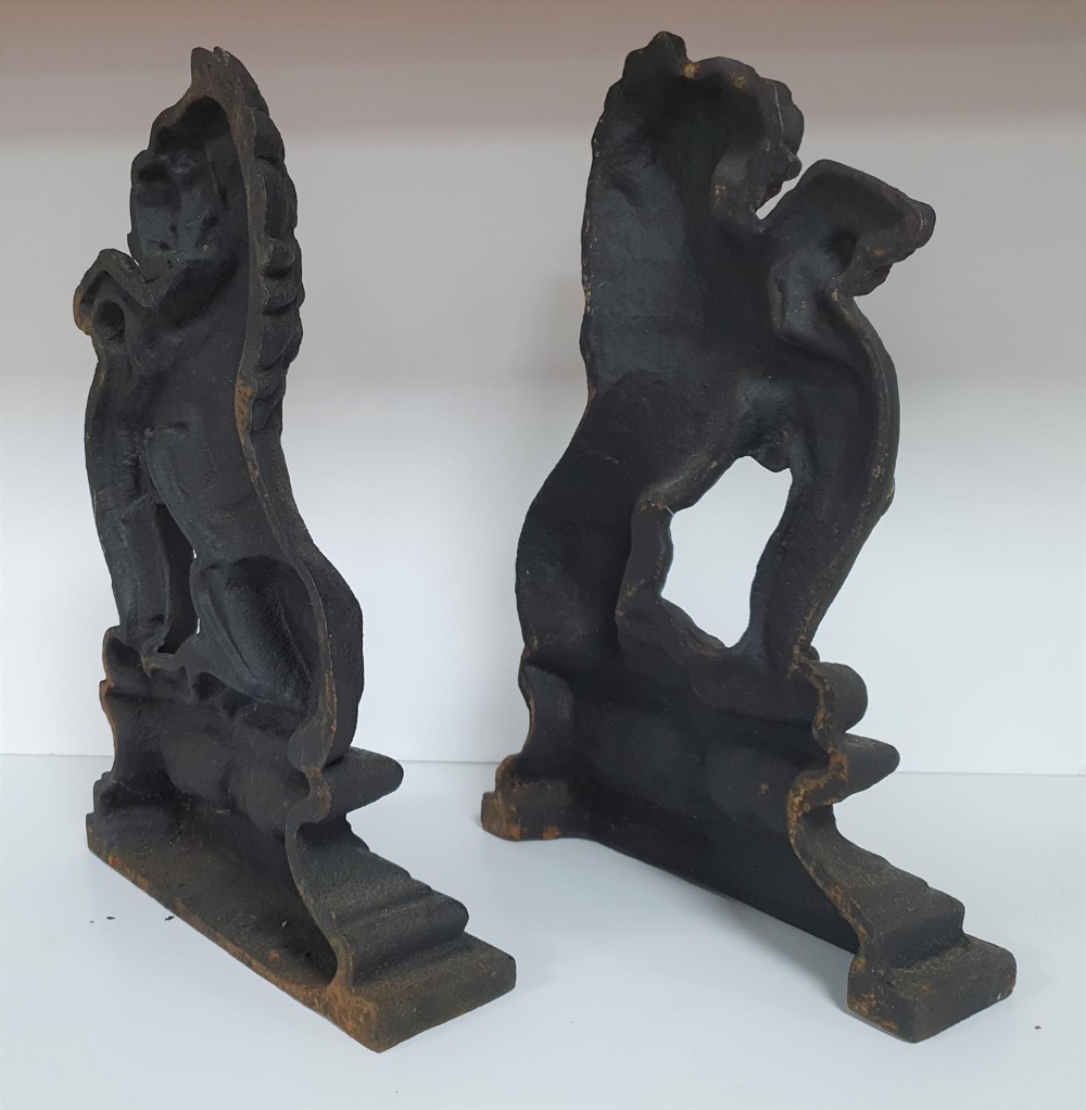 Pair of good quality cast iron door stops in the form of Lions (2) - Image 3 of 3