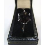 9ct white gold ring with solitaire round cut garnet ring Approx 3 grams gross, size N