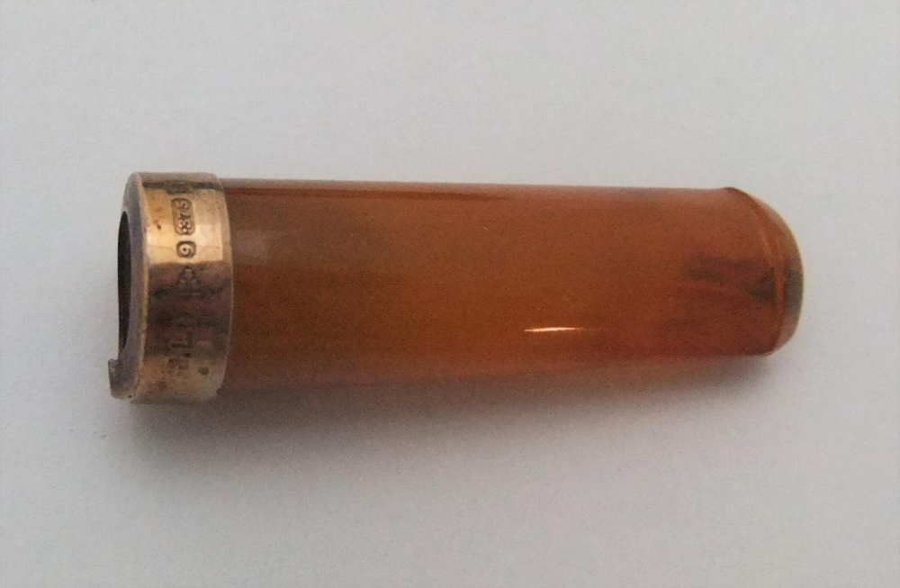 Late Victorian cased, 9ct gold tipped, amber cheroot holder, 5cm in length - Image 2 of 4