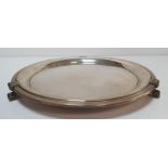 Mappin & Webb Sheffield 1936 silver circular tray on tripod feet (825 grams), The tray measures 30