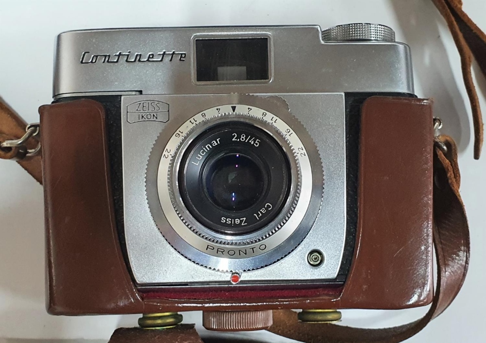 Collection of vintage 20thC cased cameras to include Zeiss & Zenit examples (7) - Image 4 of 5