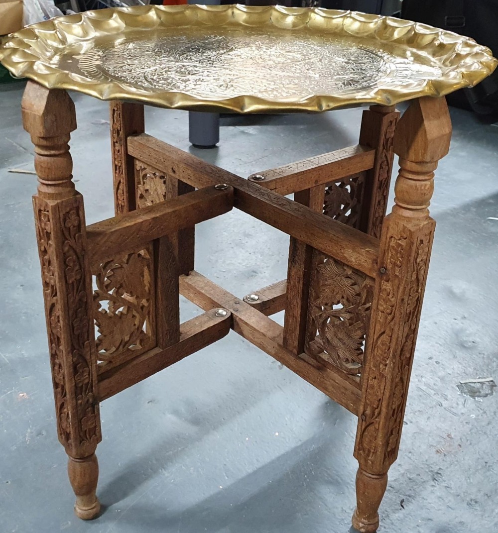 Large, very heavy, oval brass hanging, display tray together with a small ornately hammered small - Image 3 of 3