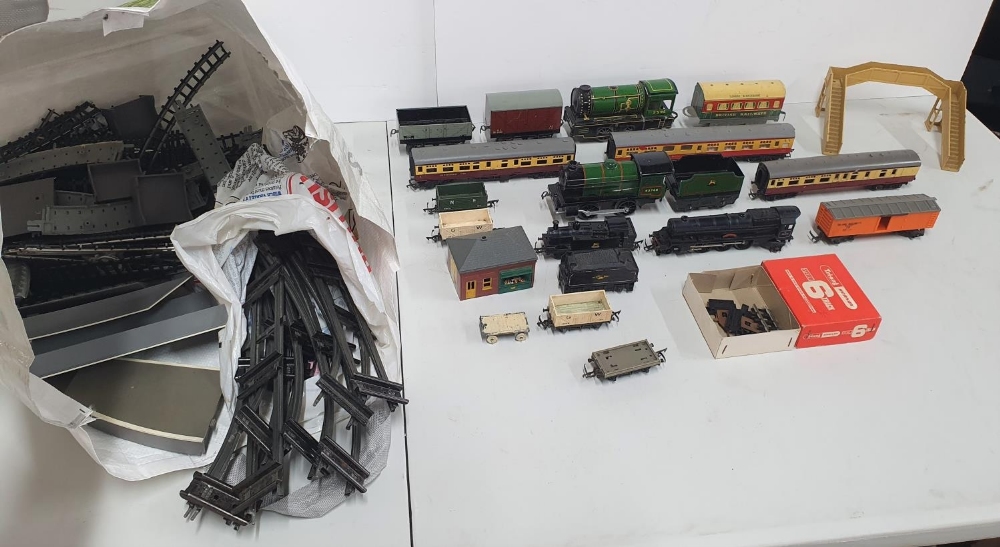 Large collection of vintage train track, trains, coaches & additional accessories (Qty)