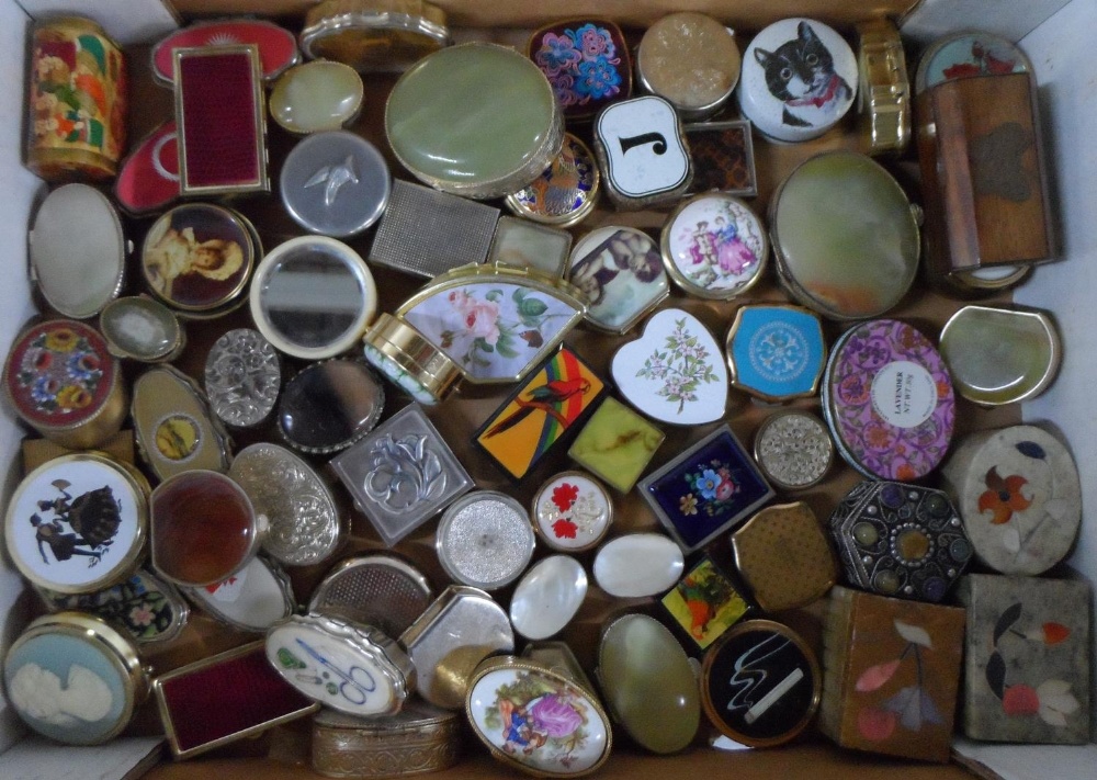 Large quantity of pill boxes (Qty)