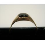 9ct yellow gold & onyx signet ring Approx 2 grams gross size R