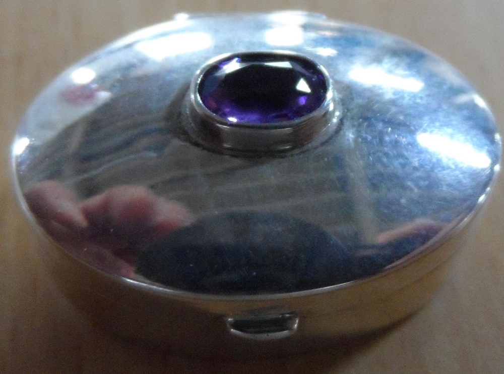 925 silver pill box in plain form topped with a single oval cut Amethyst,