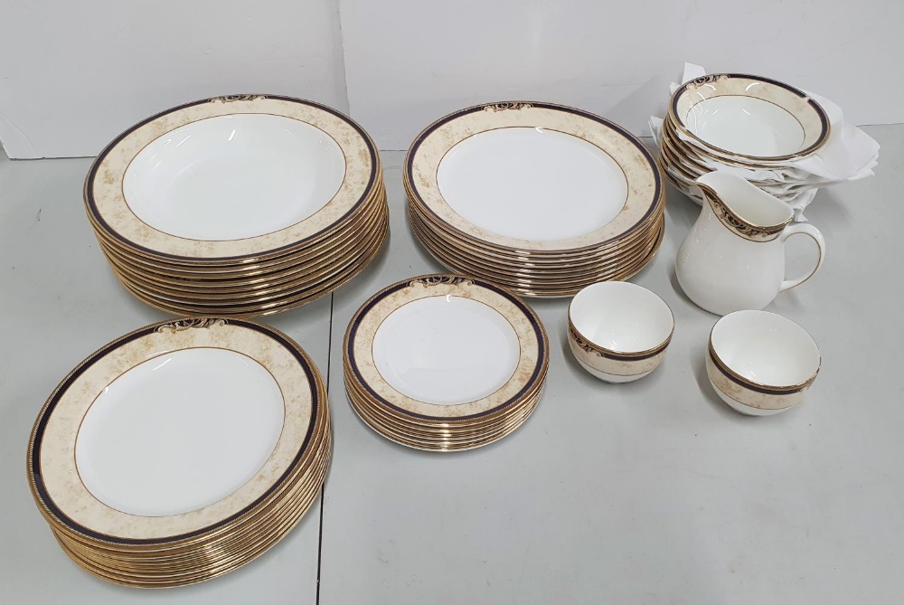 Quantity of Wedgewood part dinner service (Qty)