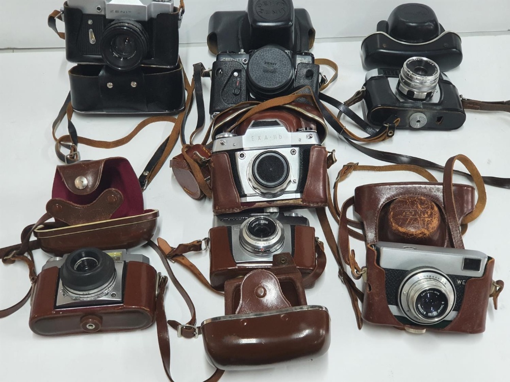 Collection of vintage 20thC cased cameras to include Zeiss & Zenit examples (7) - Image 3 of 5