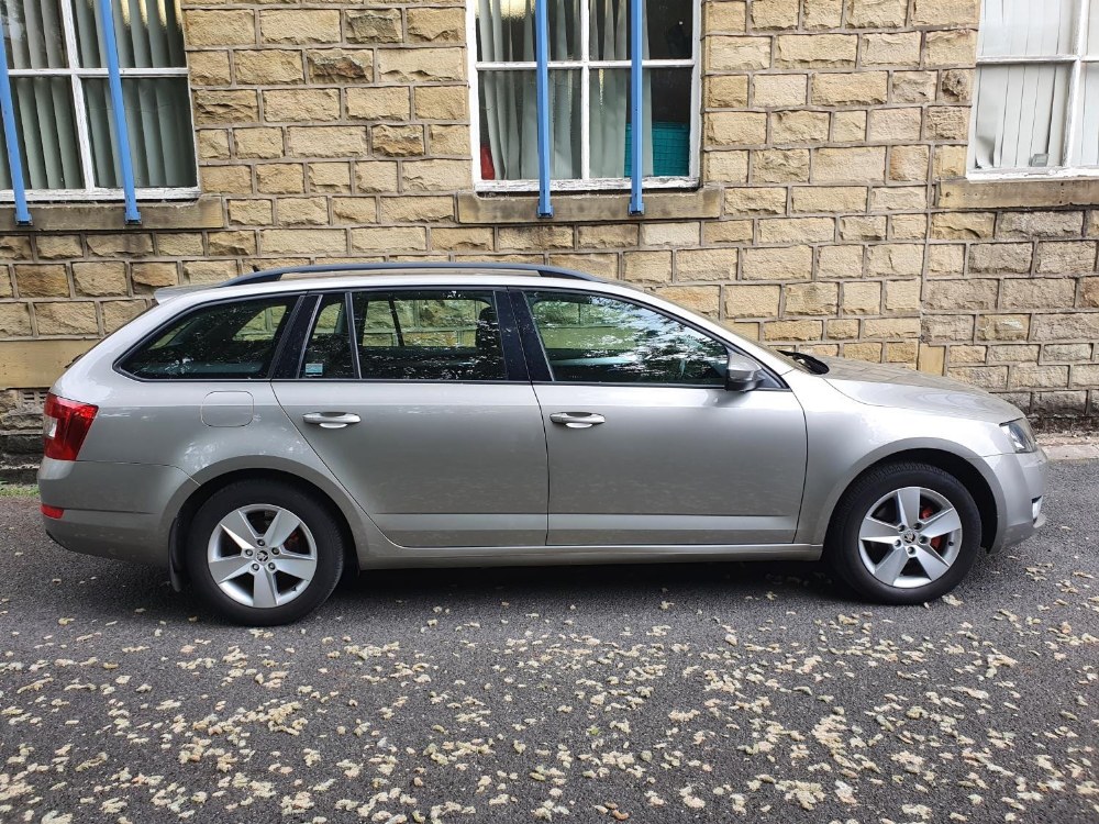 2014 Skoda Octavia Elegance TDI CR S-A, 2 Litre, 4 Door Estate in Beige, 220443 miles, 3 former - Image 2 of 11