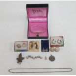 Quantity of silver and white metal jewellery to include silver earrings, pendent etc (Qty)