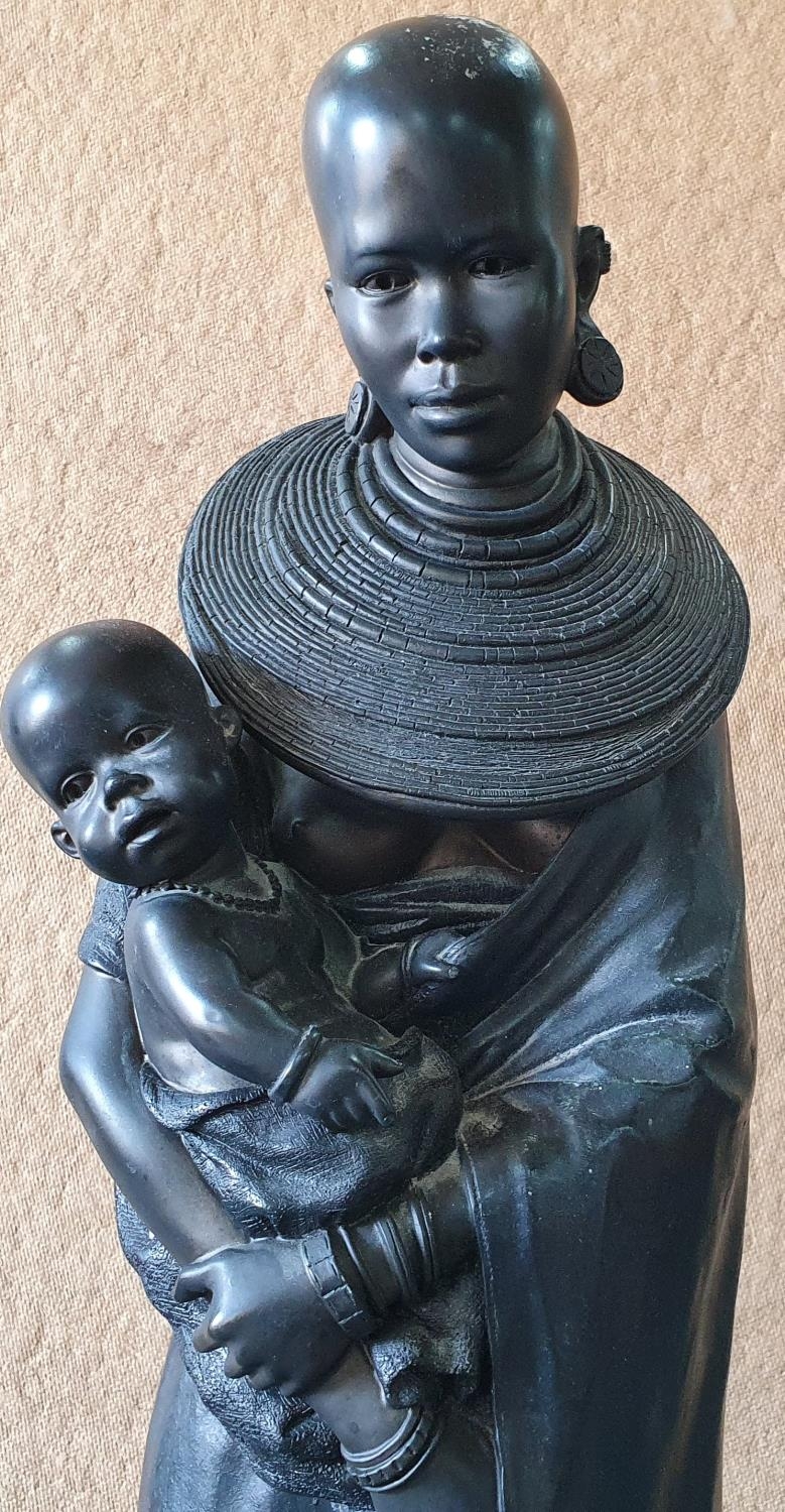 Large resin figurine statue of an African lady and child by the Leonardo Collection, 80 cm tall - Image 2 of 5