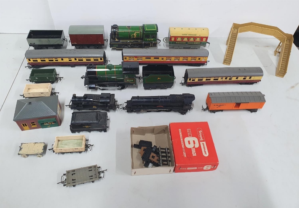 Large collection of vintage train track, trains, coaches & additional accessories (Qty) - Image 2 of 3