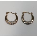 Pair of ladies 9ct gold earrings (2)