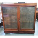 Fine quality Victorian book case with etched glass front with key & on wheels, Approx 125 cm long