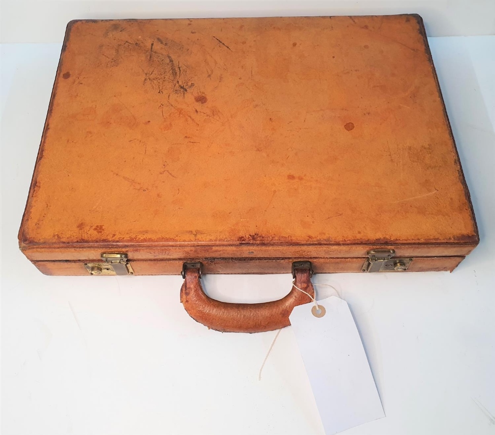 Vintage, tan coloured, slimline briefcase - Image 2 of 2