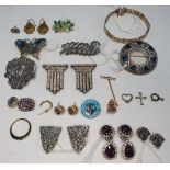 Good collection of early/mid 20thC vintage jewellery (Qty)