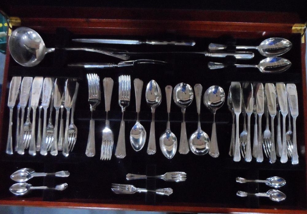 Complete set (140 piece) of 1984 Sheffield cutlery collection in free standing, leather topped chest - Image 4 of 5