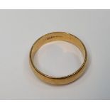 22ct yellow gold wedding ring, 6 grams size U