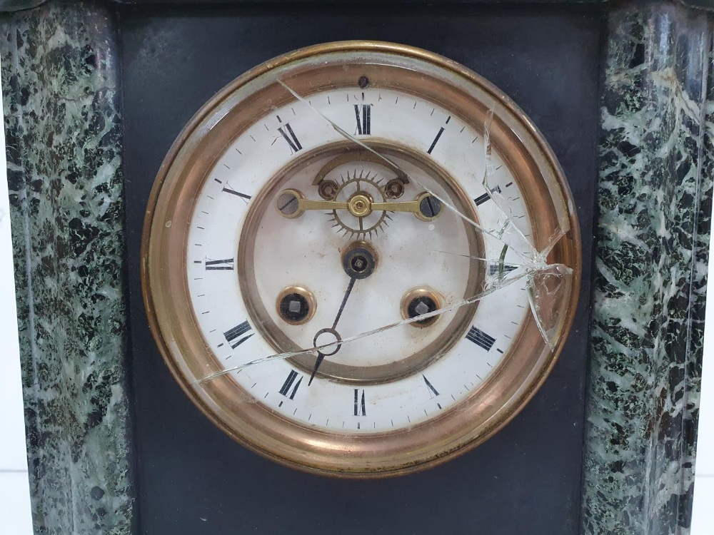 Victorian slate and marble mantle clock with key, Glass face broken - Image 2 of 6