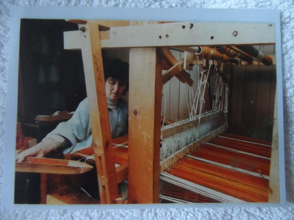 Full-sized antique weavers loom, measuring approx 160cm long x 115cm wide by 175cm high, The loom - Image 6 of 8