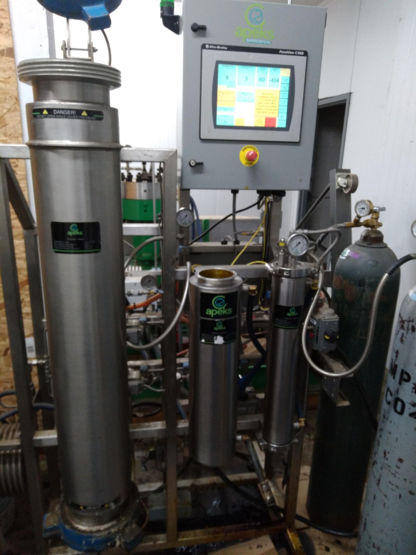 Used- Apeks Supercritical Co2 Extraction w/ Apeks diaphram compressor model 4100. Model 2000-20LDX.