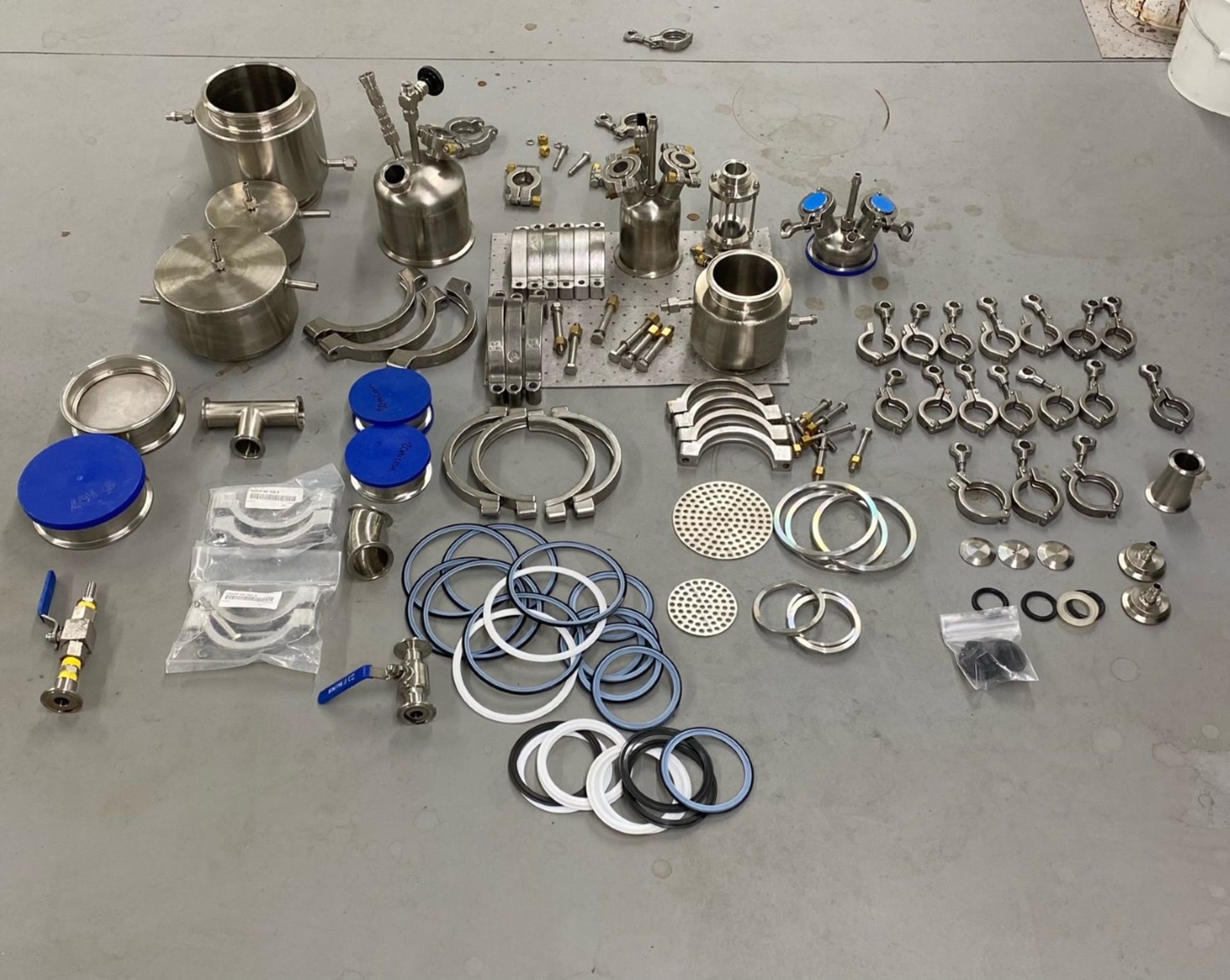 Used- Custom Pinnacle Stainless Chromatography/Filtration System. Comes with all clamps, gaskets etc - Image 3 of 3