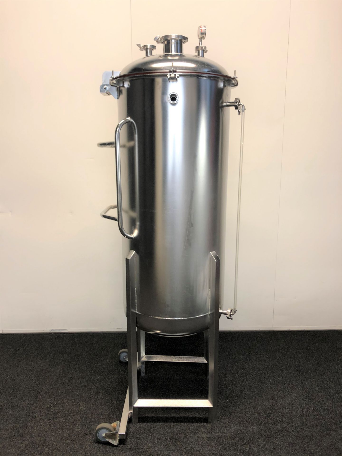 Used-100 Gal 304 SS Vacuum Tank. 24" dia. 83" from floor to highest point. - Image 4 of 5