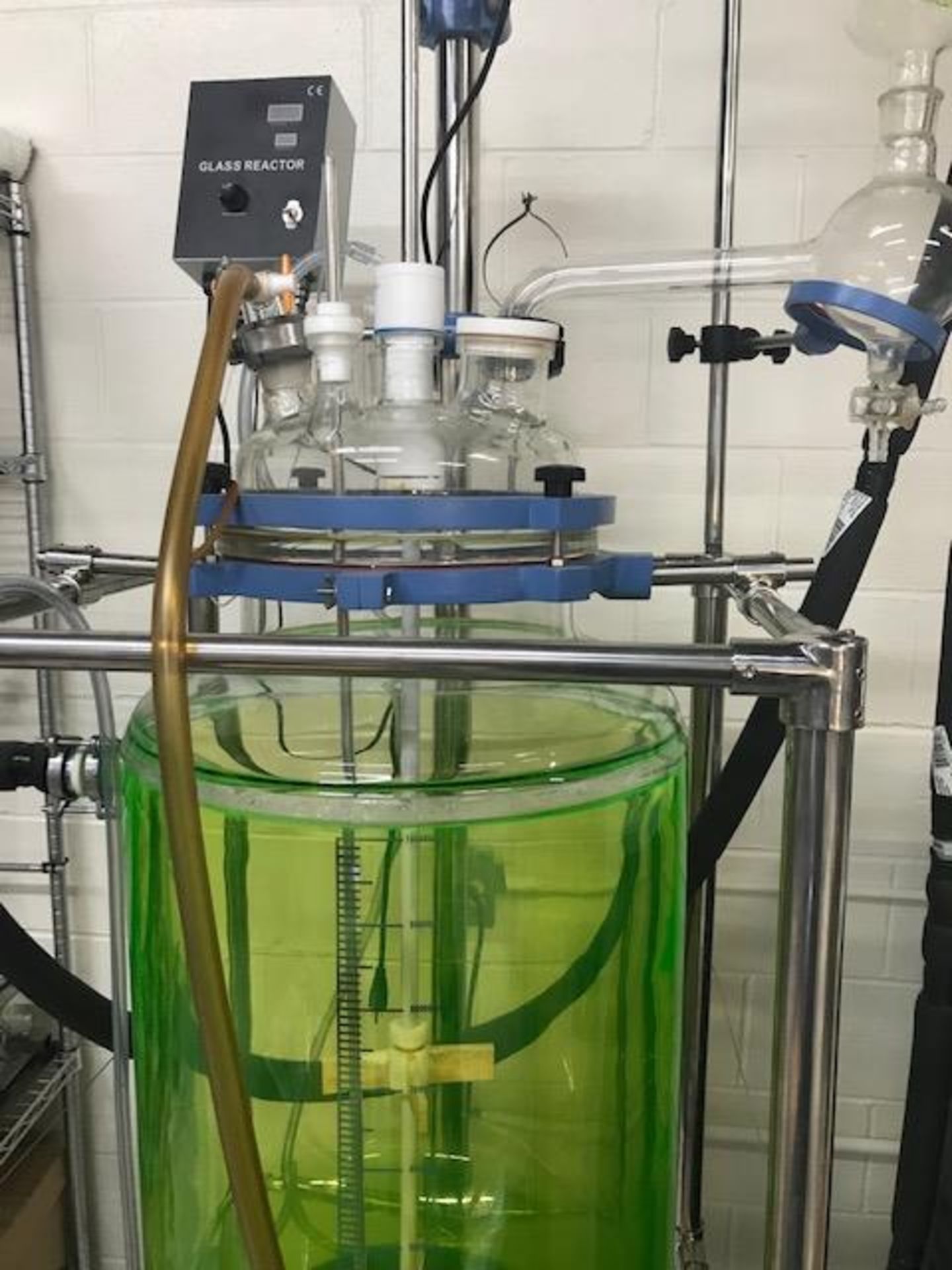 Used -Lab 1st 100 Liter Jacketed Glass Reactor. Essential equipment for distillation & filtration - Image 3 of 3