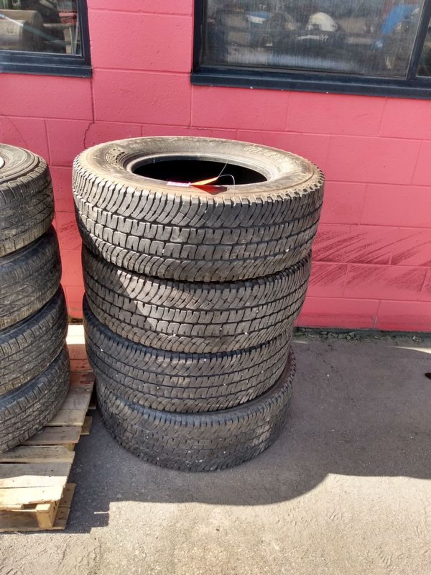 Set of 4 Michelin LT275/70R18 Tires