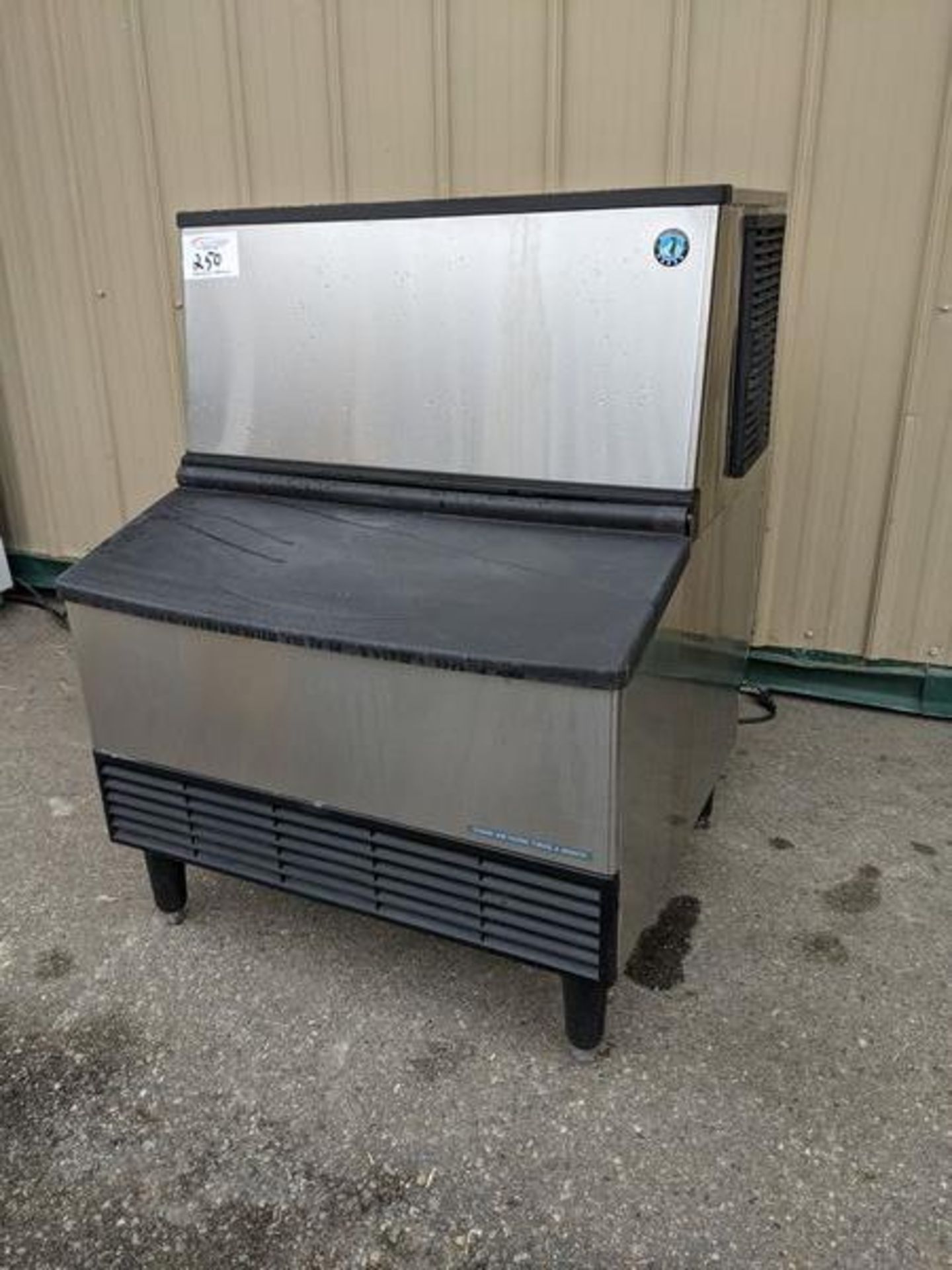 Hoshizaki Ice Machine with Bin - Installed new in 2019 - Restaurant Never Opened