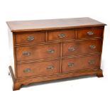 A Georgian-style mahogany cross-banded chest of seven drawers, on bracket feet, 75 x 119.5 x 48.5cm.