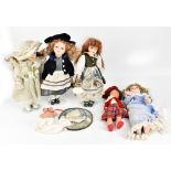 A group of five modern collectors' dolls (5).