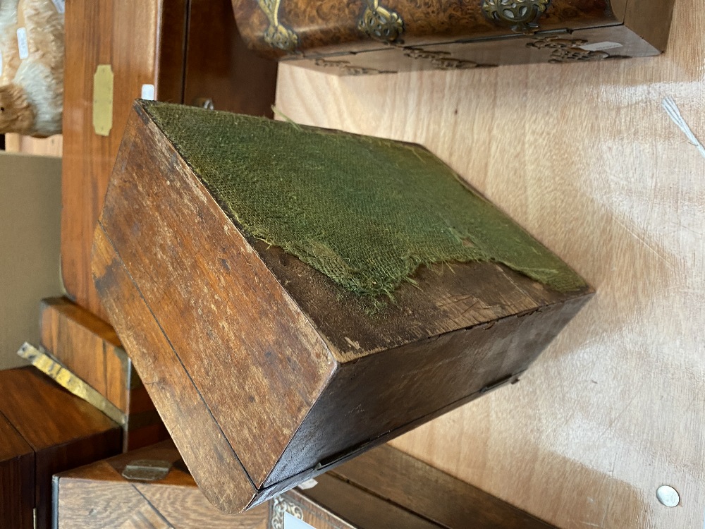 A Victorian mother of pearl inlaid burr walnut work box of rectangular form with dome top, length - Bild 6 aus 6