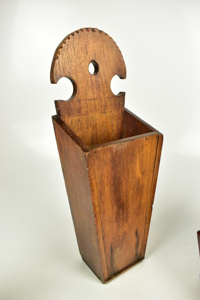 A reproduction stained oak candle box, height 46cm, together with a similar mahogany example, also - Bild 3 aus 4
