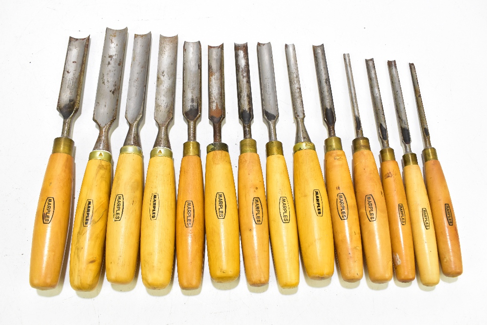 A large collection of assorted tools including braces, various chisels including Marples examples, - Bild 13 aus 15