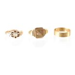 Three hallmarked 9ct gold rings to include a band ring size M, a square signet ring,