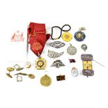A collectors' lot comprising medals, brooches, cufflinks, etc.
