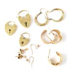 A small mixed group of 9ct gold jewellery to include three heart clasps,