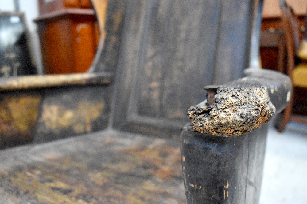 A good rustic 18th century pine lambing chair, a barn find in Lancashire, - Image 5 of 5