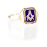 An extra-large gentlemen's hallmarked 9ct gold Masonic ring, approx size Z+3, diameter approx 24mm,