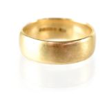 A gentlemen's large hallmarked 9ct gold band ring, size W, approx 7.1g.
