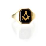 A gentlemen's vintage hallmarked 9ct gold Masonic ring, size W, approx 5.1g.