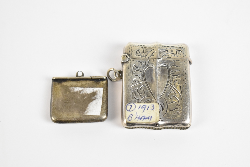 CRISFORD & NORRIS; an Edward VII hallmarked silver single stamp box inscribed 'Stamps' with - Bild 2 aus 5