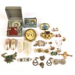 A small collection of costume jewellery including a pinchbeck brooch featuring Chinese Canton carved