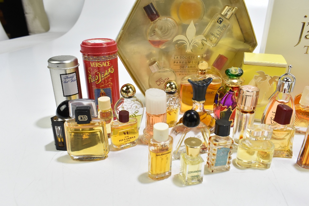 A quantity of miniature used and unused perfumes including Gucci, Armani, Balenciaga, Van Cleef - Bild 2 aus 7